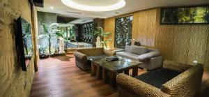 a living room with a couch and a table and chairs at All-Ur Boutique Motel-Chang Hua Branch in Changhua City