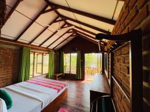 Letto o letti in una camera di Sungreen Cottage Sigiriya