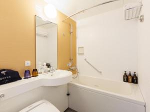 Um banheiro em Hotel Resol Trinity Hakata