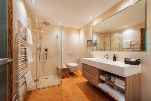 A bathroom at Rasmushof - Hotel Kitzbühel