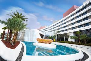 La alberca dentro o cerca de Shanghai Haichang Ocean Park Resort Hotel