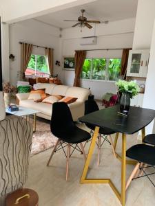 Posezení v ubytování Villa du Bonheur Mer et Nature Rawai beach