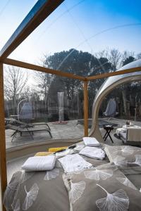 Nespecifikovaný výhled na hory nebo výhled na hory při pohledu z luxury tent