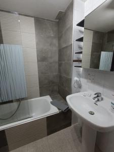 a bathroom with a sink and a shower and a tub and a white sink at Apartamento SUMMER Complex Amaya Fuerteventura in Costa de Antigua