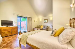 a bedroom with a large bed and a television at Spencer Suites Albany in Albany