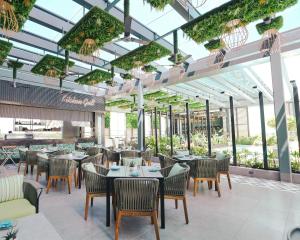 Hyatt Regency Thrissur餐厅或其他用餐的地方