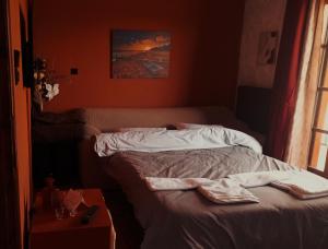 Un pat sau paturi într-o cameră la Το σπίτι μας