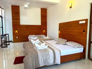 Postel nebo postele na pokoji v ubytování White Block Hotel & Resturant