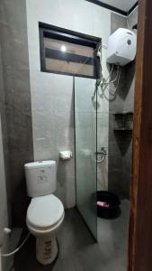 Et badeværelse på @House of Belva Pleret Balong Waterpark