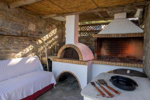 Zona d'estar a Aegean View - Seaside Apartment in Syros