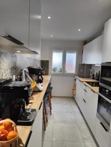 Küche/Küchenzeile in der Unterkunft NEW Charmant T4 - Proche centre-ville Bastia