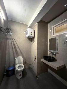 Koupelna v ubytování Forest View by The Delhi Heights Kasol