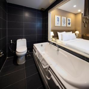 Koupelna v ubytování DB Hotel Nha Trang
