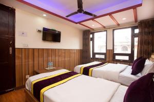 OYO 814 Machhapuchhre Hotel房間的床