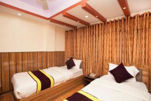 OYO 814 Machhapuchhre Hotel房間的床