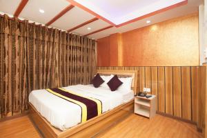 OYO 814 Machhapuchhre Hotel房間的床