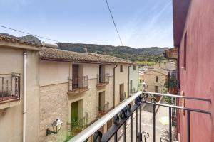 desde el balcón de un edificio en Ca Lluis, en Campell