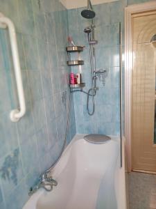 Koupelna v ubytování Tradizione e funzionalità + 8 fotografií