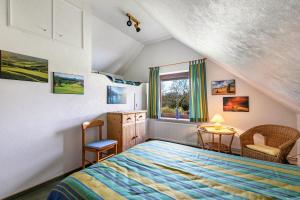 A bed or beds in a room at Ferienwohnung Hennig