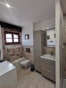 Koupelna v ubytování Gîte Corrézien 3 pers. Piscine chauffée
