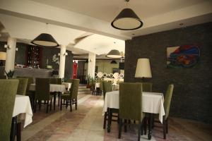 Predel za sedenje v nastanitvi SIRENA HOTEL