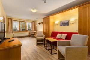 IFA Breitach Apartments Kleinwalsertalにあるテレビまたはエンターテインメントセンター