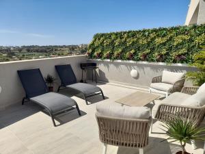 Un balcón o terraza de Malta Serenity Home