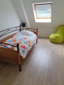 a bedroom with a bed and a window at Mathildahoeve in Warder