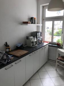a kitchen with a counter top with a coffee maker at Von privat, Großes Zimmer sehr zentral in Bad Homburg Stadtmitte in Bad Homburg vor der Höhe