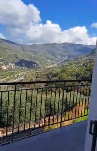 ブローロにあるCasa di Rosaの山頂からの渓谷の眺め