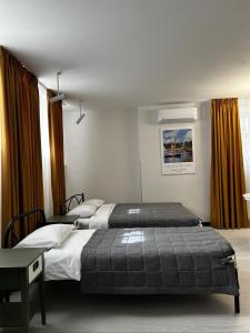 a bedroom with two beds and a table in it at Gosudar Hotel in Kropyvnytskyi