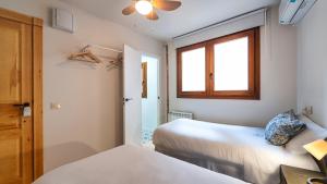 a bedroom with two beds and a window at Santa Rita Rita B&B in Talavera de la Reina