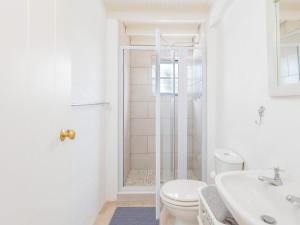Koupelna v ubytování Zandtorini Seaside Cottage + 36 fotografií