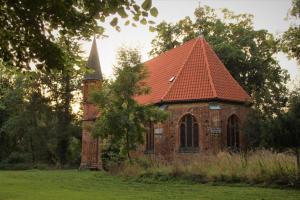 an old brick church with a red roof at Klosterblick in Bad Doberan