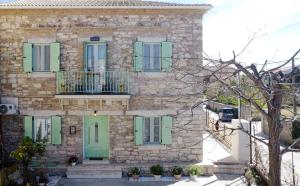 Το κτήριο όπου στεγάζεται  το διαμέρισμα