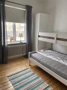 a bedroom with a bunk bed and a window at Vadstena Vandrarhem-Hostel in Vadstena
