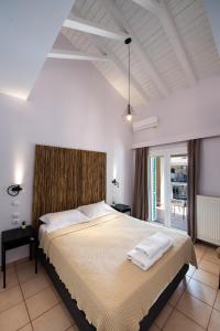 Ένα ή περισσότερα κρεβάτια σε δωμάτιο στο Drakatos Apartments