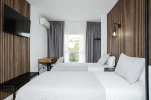 Säng eller sängar i ett rum på Mare Estepona Hotel