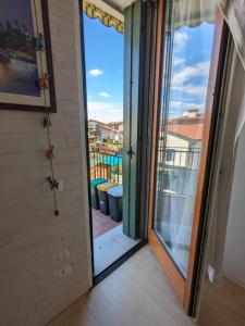 an open door to a balcony with a view at Appartamento Ilaria in Dueville