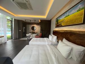 a hotel room with two beds in a room at Minawa Kenhga Resort & Spa Ninh Binh in Ninh Binh