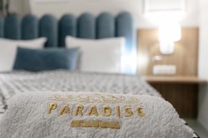 Posteľ alebo postele v izbe v ubytovaní Paradise Hotel