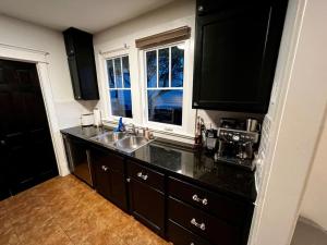 Køkken eller tekøkken på Nashville Fatherland Cottage + 15 billeder