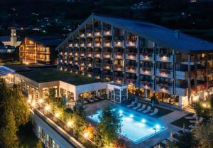 Bazén v ubytování Löwen Hotel Montafon nebo v jeho okolí