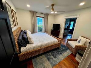 En eller flere senge i et værelse på Nashville Fatherland Cottage