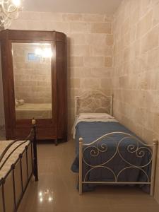 a small bedroom with a bed and a mirror at Il Vecchio Mulino in Modugno