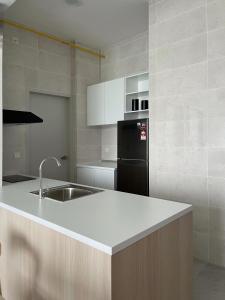 Dapur atau dapur kecil di Non Smoking Theda Antara Putrajaya with Wifi and Netflix