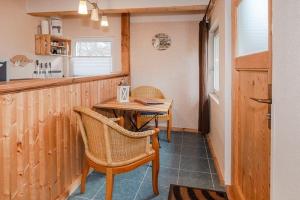 a kitchen with a table and chairs and a counter at Sturmmöwe in Ueckeritz