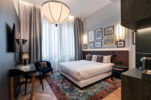 Postel nebo postele na pokoji v ubytování Radisson Collection Hotel, Palazzo Touring Club Milan