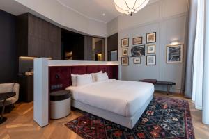 Postel nebo postele na pokoji v ubytování Radisson Collection Hotel, Palazzo Touring Club Milan
