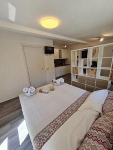 Postel nebo postele na pokoji v ubytování Monolocale con giardino privato, 1 minuto dal mare